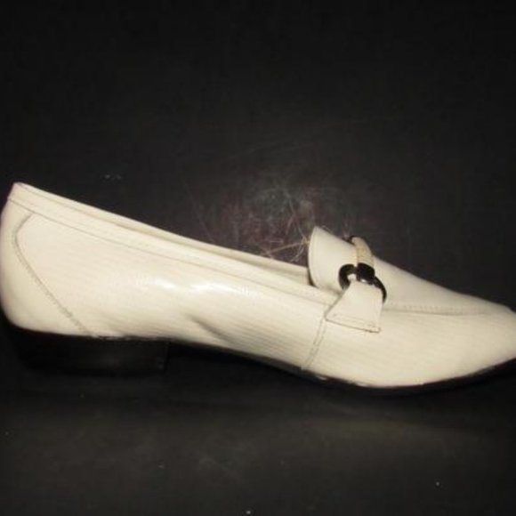 Naturalizer White Patent Loafers Bamboo Horse-bit - Picture 6 of 7